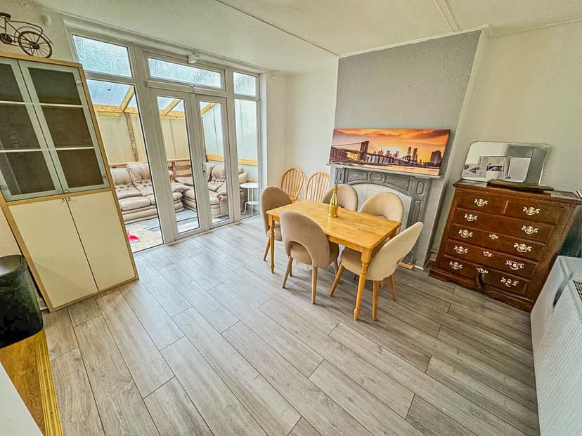 115 Mackie Road - Image 2