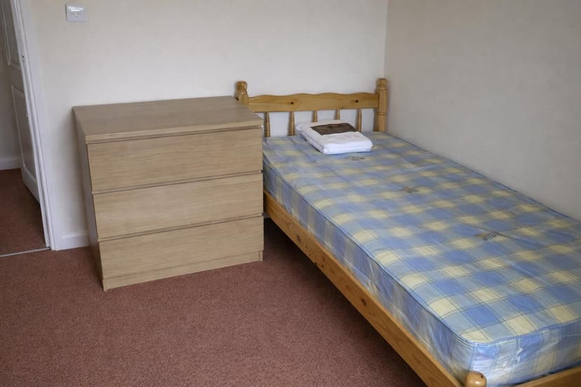 881 Filton Avenue - Image 3