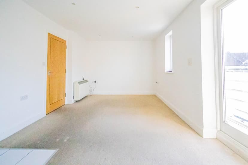 Flat 7, Colburn Court Caine Road - Image 4