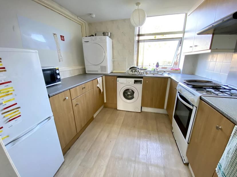 18 Third Avenue - Image 2