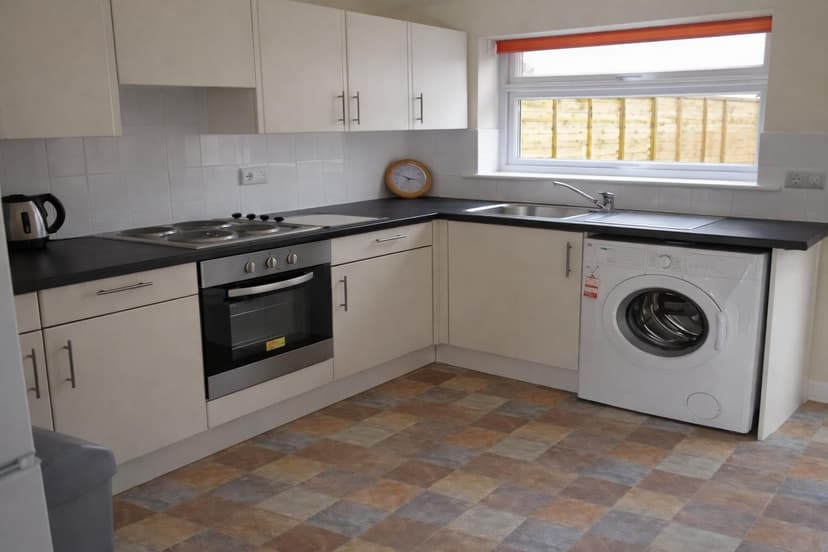 881 Filton Avenue - Image 2