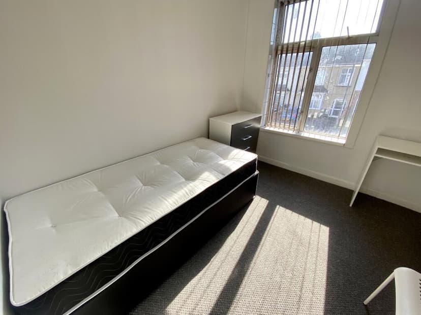 18 Third Avenue - Image 5