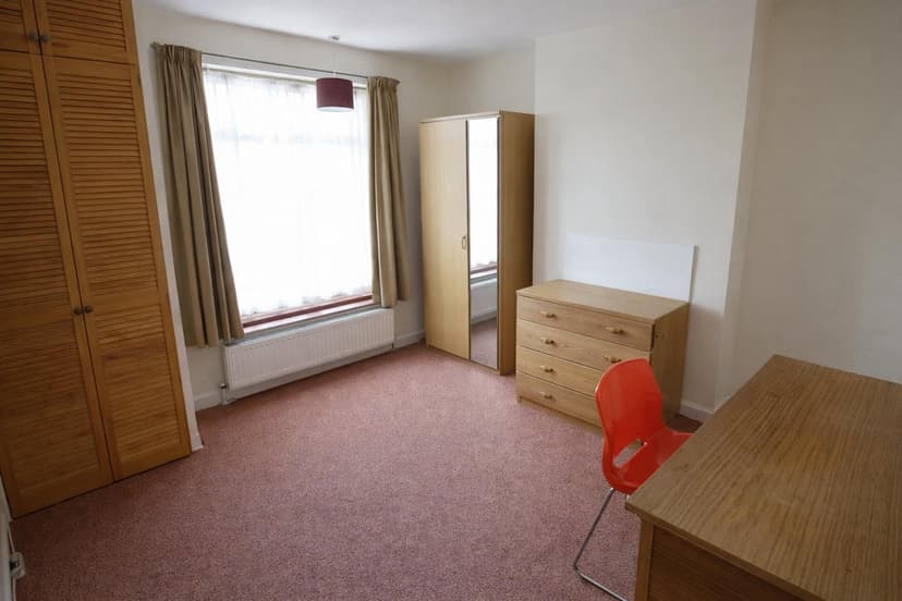 496 Filton Avenue - Image 4