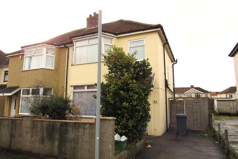 44 Wades Road - Image 3