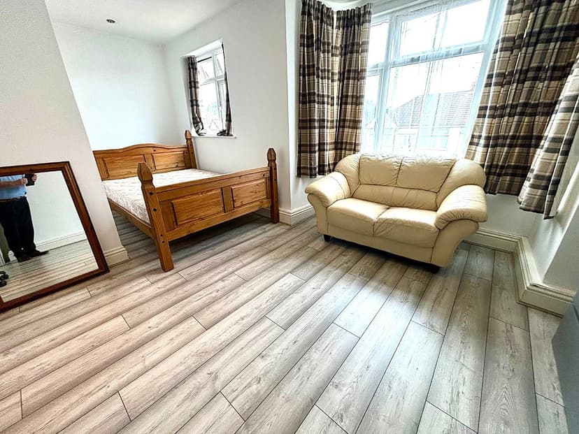 Flat 3, 78 Northville Road - Image 2