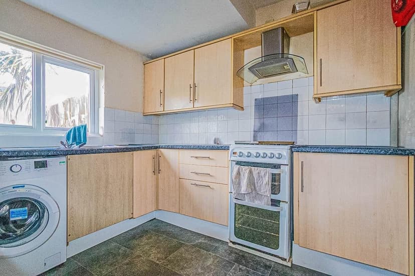 21 Court Road - Image 2