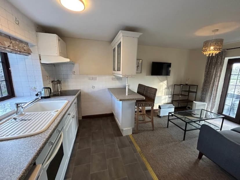Bungalow 5, Pool Farm Wotton Road - Image 1