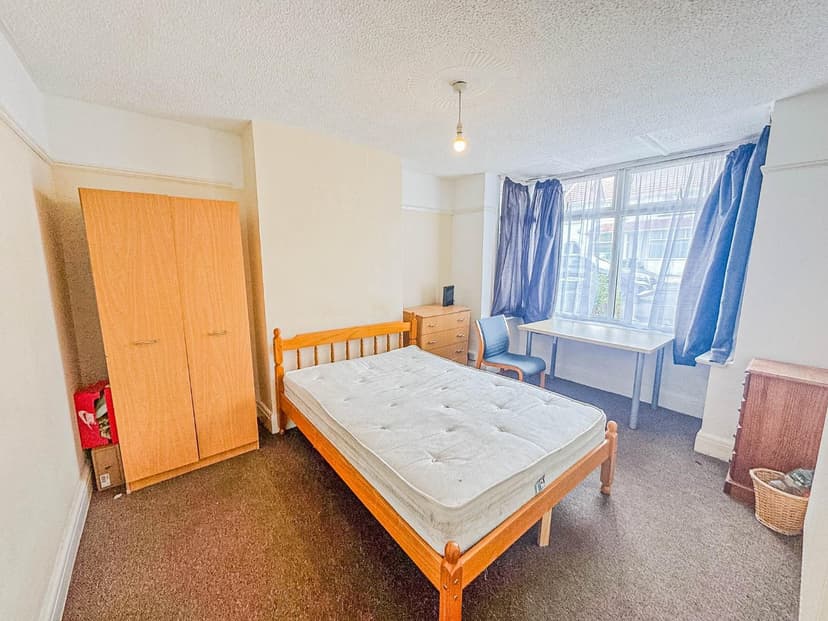 18 Eighth Avenue - Image 1