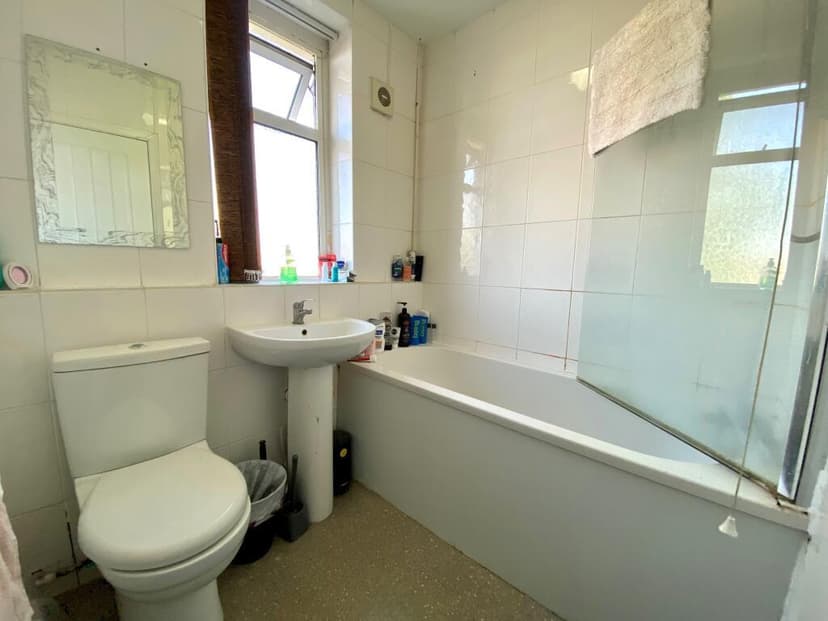 18 Third Avenue - Image 3