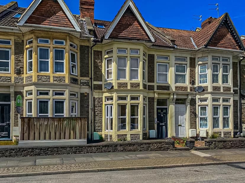 Studio room 7, 654 Stapleton Road - Image 1