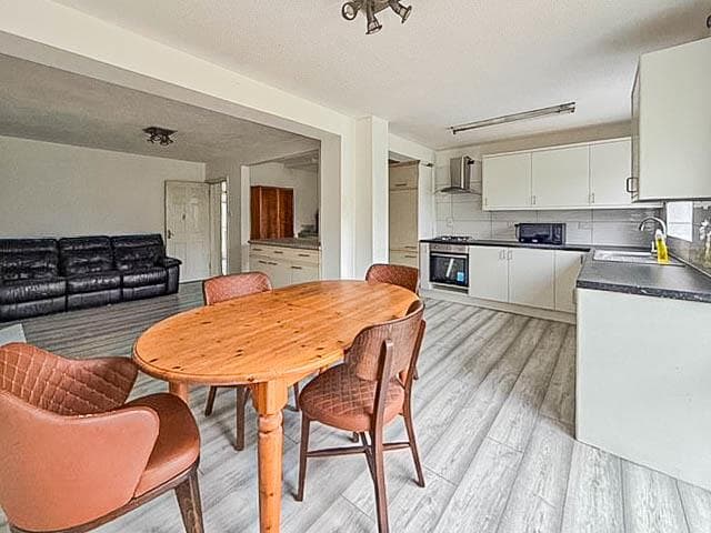 25 Third Avenue - Image 3