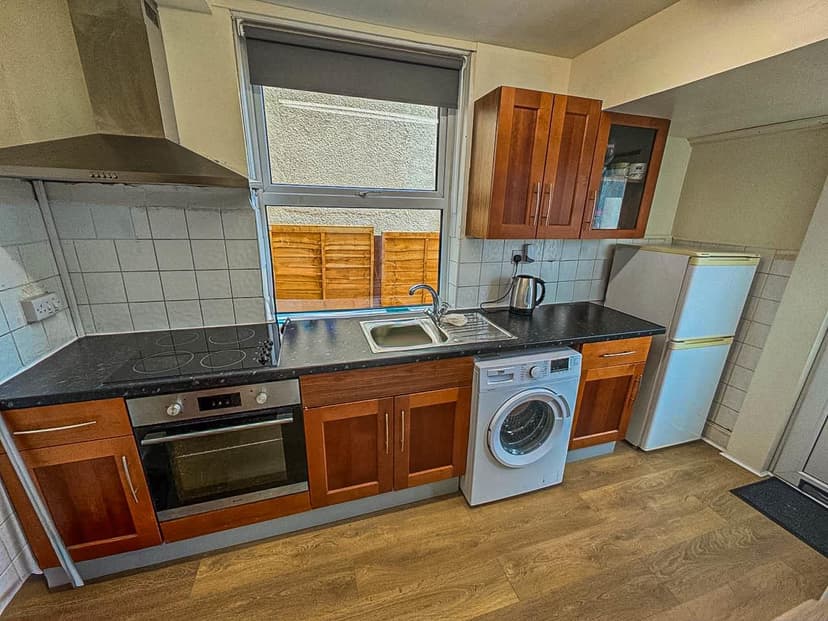 115 Mackie Road - Image 3