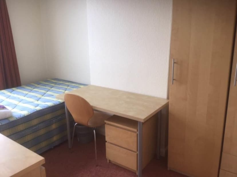 16 Sixth Avenue - Image 2