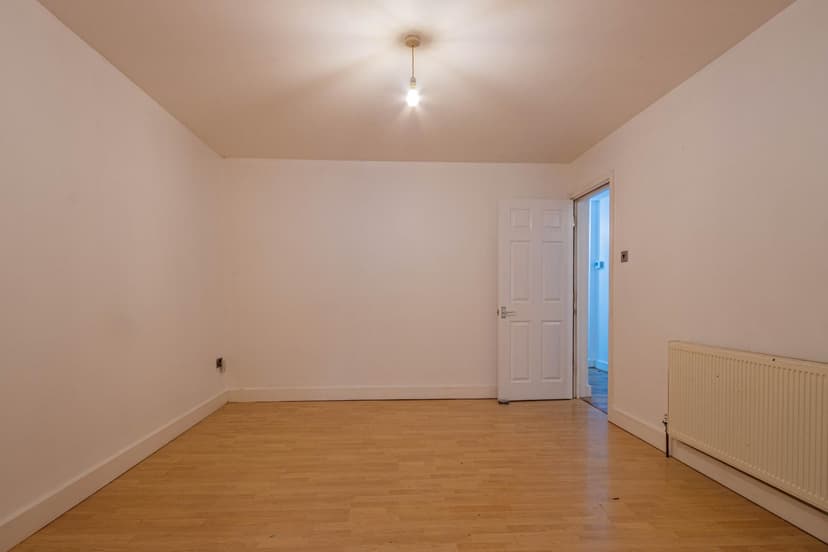 202A Wick Road - Image 15