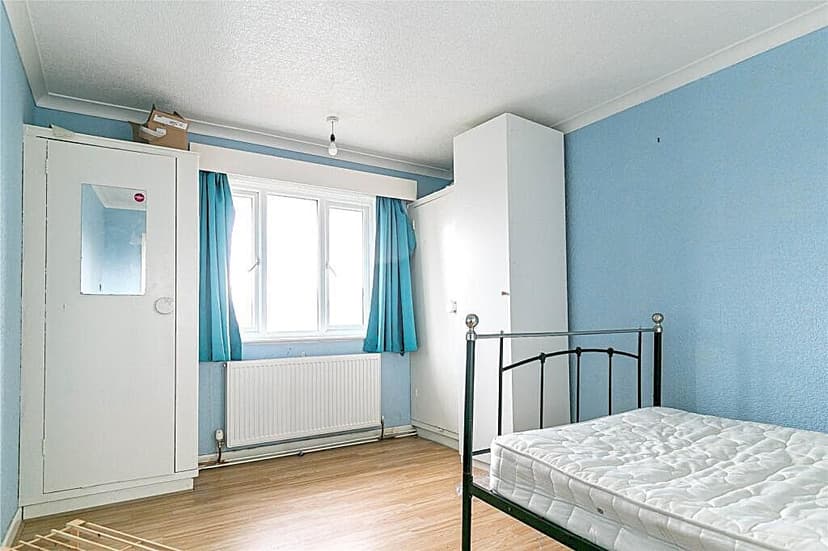 39 Elm Park - Image 4