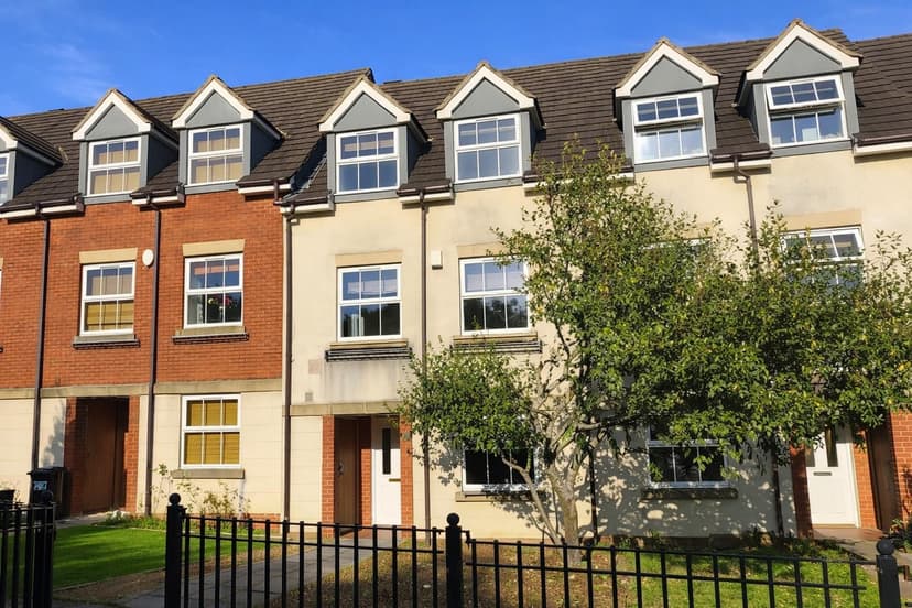 225 Champs Sur Marne - Image 1