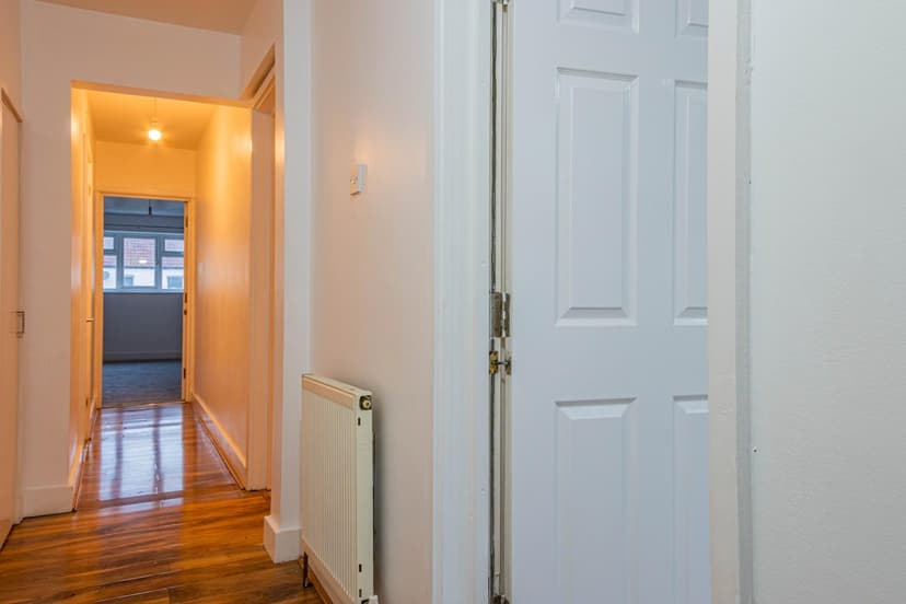 202A Wick Road - Image 12