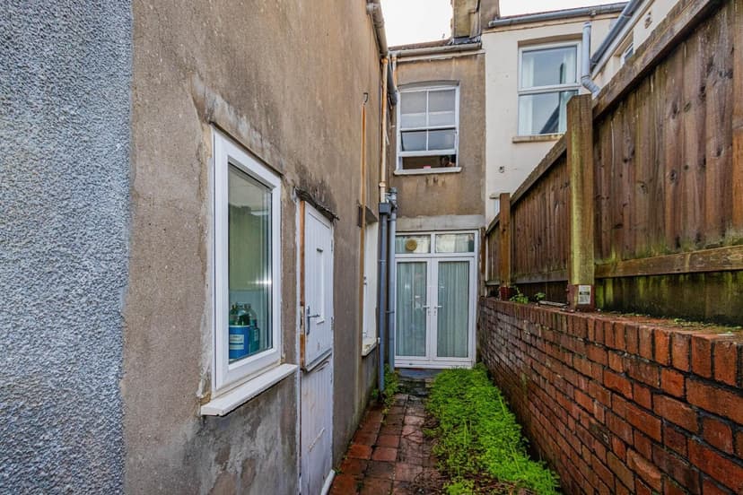 21 Court Road - Image 10