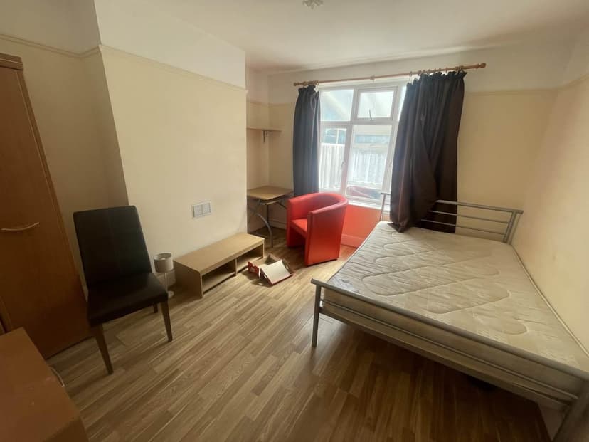 611 Filton Avenue - Image 3