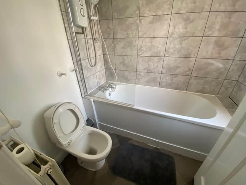 44 Wades Road - Image 8