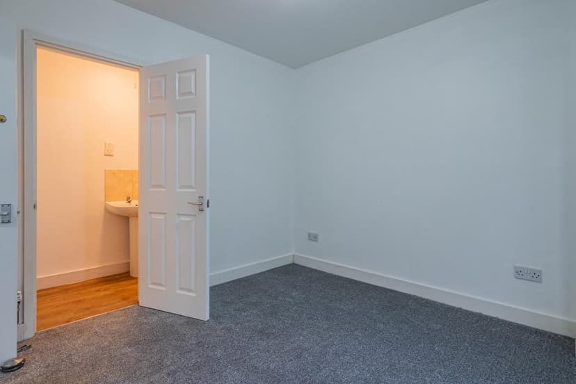 202A Wick Road - Image 18