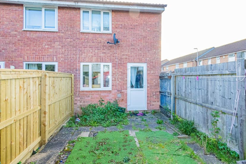 186 Oaktree Crescent - Image 9