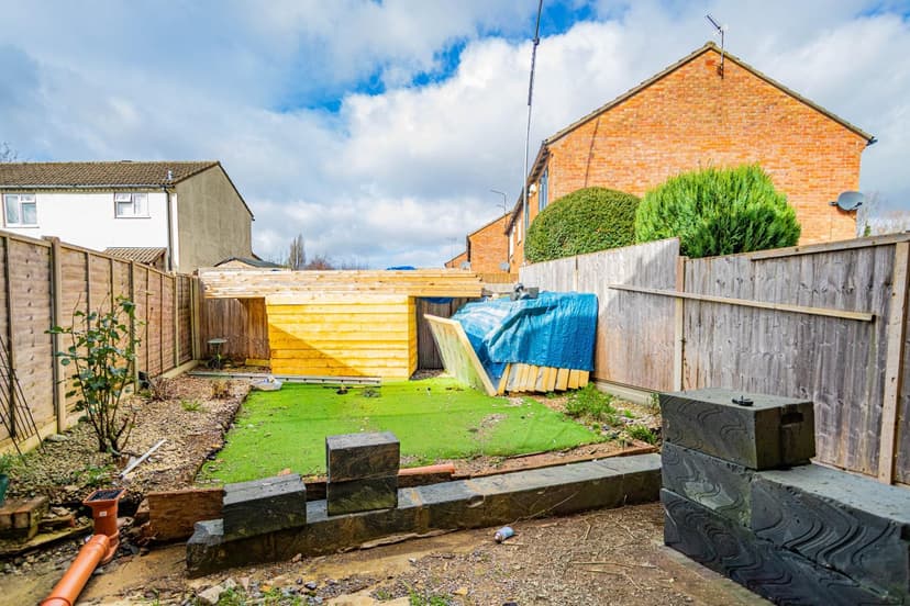 Room 1, 5 Britannia Crescent - Image 11