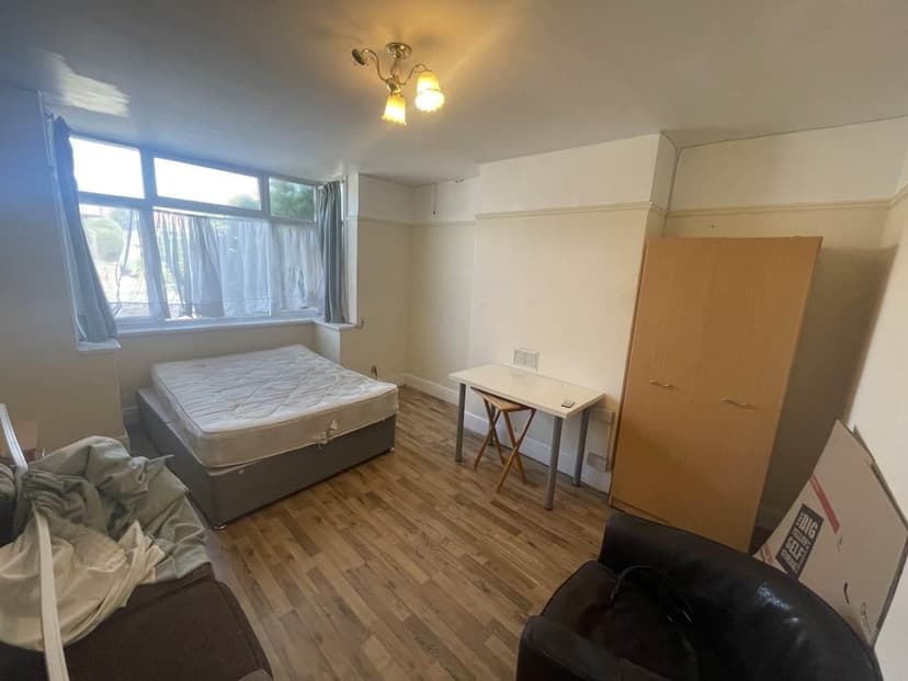 611 Filton Avenue - Image 8