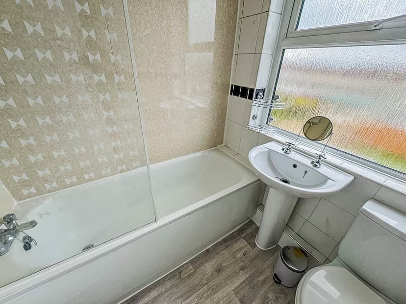 115 Mackie Road - Image 9