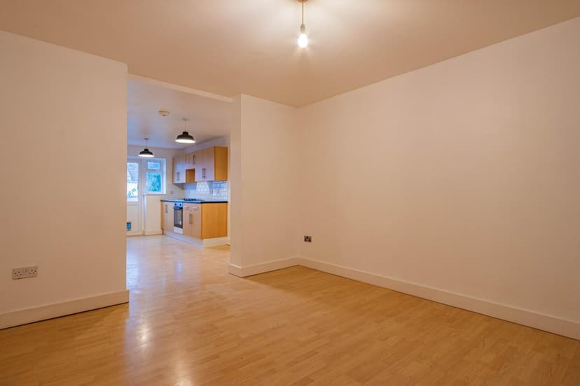 202A Wick Road - Image 16