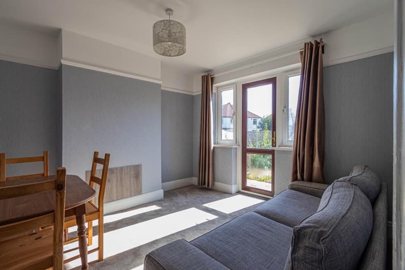 32 Rodney Crescent - Image 3