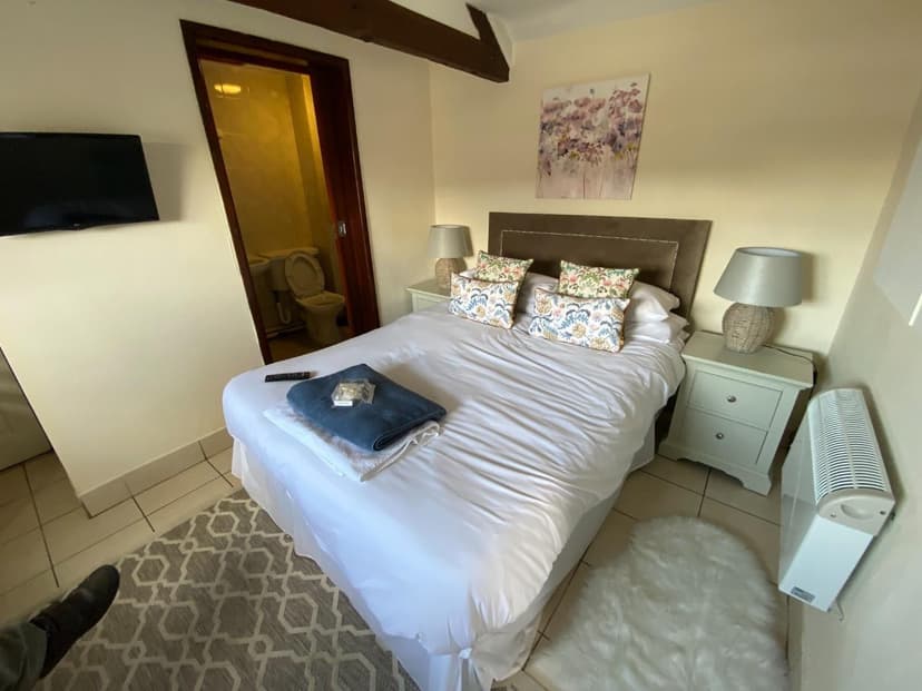 Bungalow 9, Pool Farm Wotton Road - Image 2