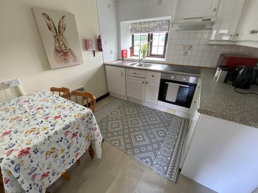 Bungalow 7, Pool Farm Wotton Road - Image 3