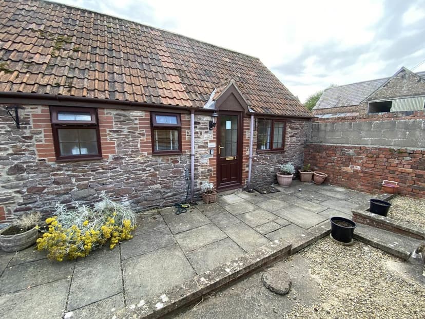 Bungalow 7, Pool Farm Wotton Road - Image 1
