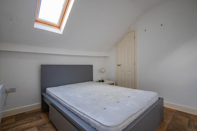 Studio room 7, 654 Stapleton Road - Image 7