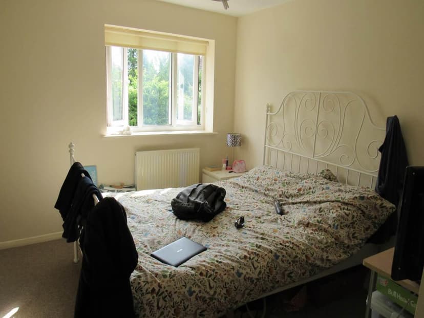 186 Oaktree Crescent - Image 7