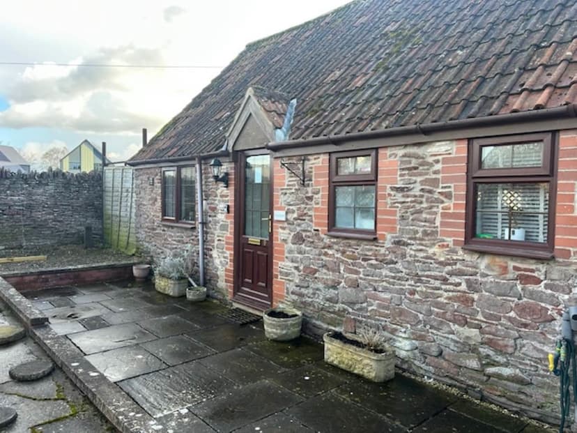 Bungalow 5, Pool Farm Wotton Road - Image 5