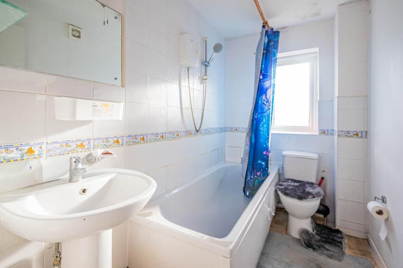 186 Oaktree Crescent - Image 8