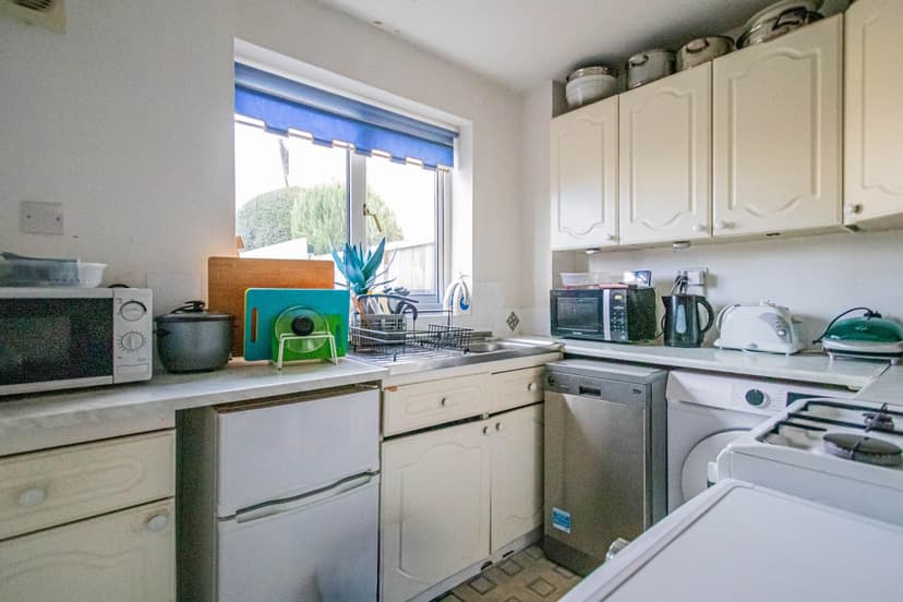 Room 1, 5 Britannia Crescent - Image 5