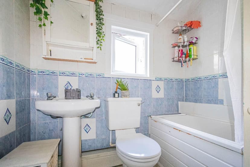 21 Court Road - Image 4