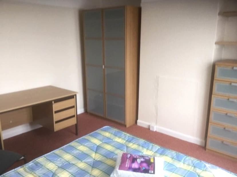 16 Sixth Avenue - Image 6