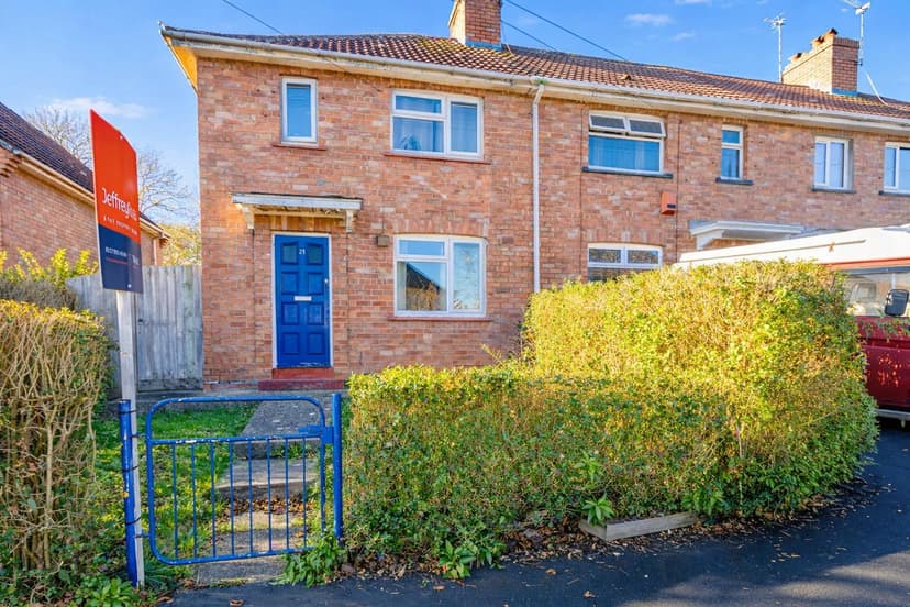 21 Blakeney Road - Image 1