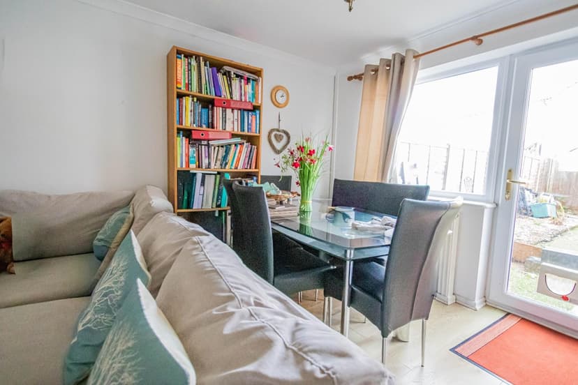 Room 1, 5 Britannia Crescent - Image 10