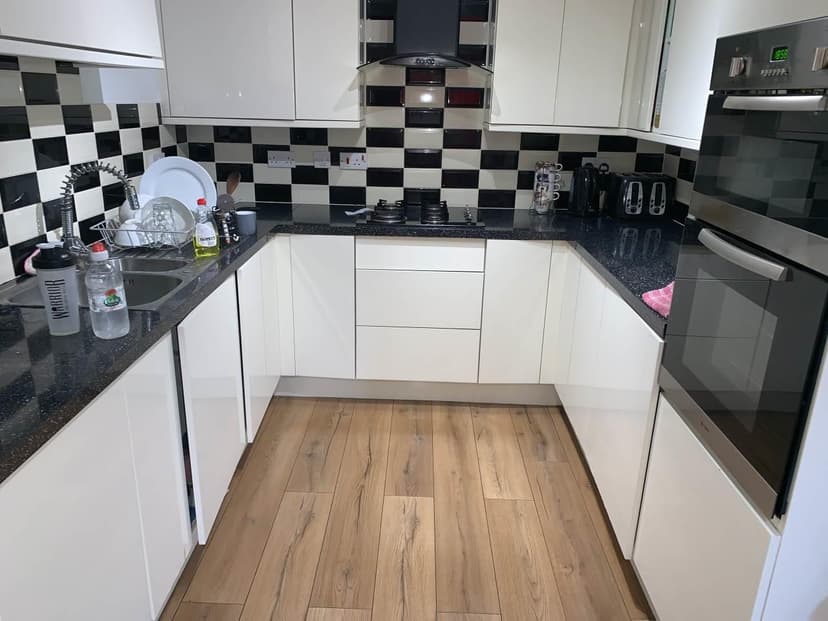 225 Champs Sur Marne - Image 2