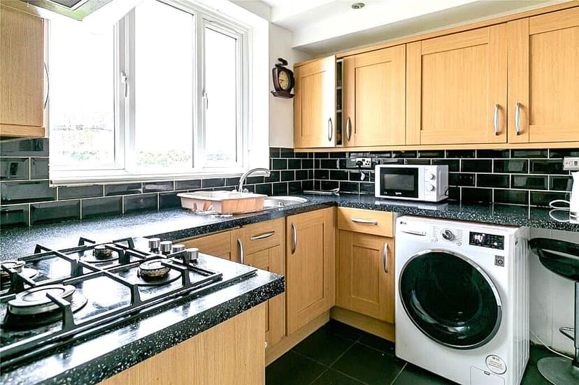 39 Elm Park - Image 3