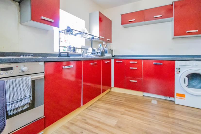 Studio room 7, 654 Stapleton Road - Image 9