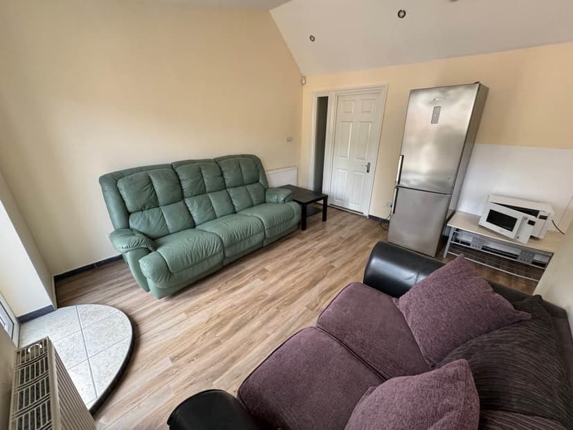 99 Conygre Grove - Image 3