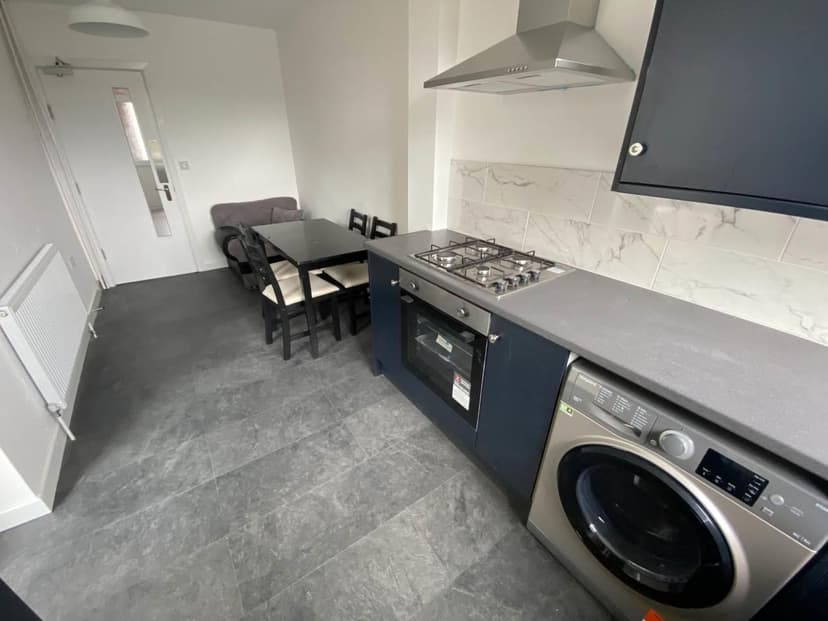 198 Dovercourt Road - Image 2