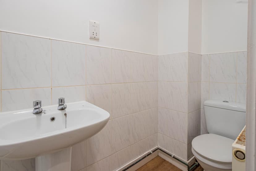 202A Wick Road - Image 6