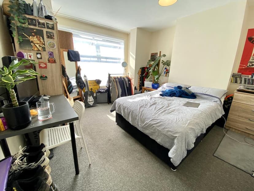 18 Third Avenue - Image 4